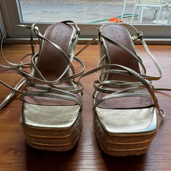 ASOS DESIGN Thalia strappy tie leg wedges in gold size 9 - Picture 12 of 16